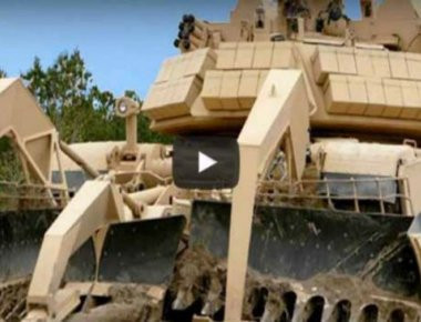 Η λάσπη είναι πρόβλημα για τα άρματα μάχης... όχι όμως για το US M1! (βίντεο)